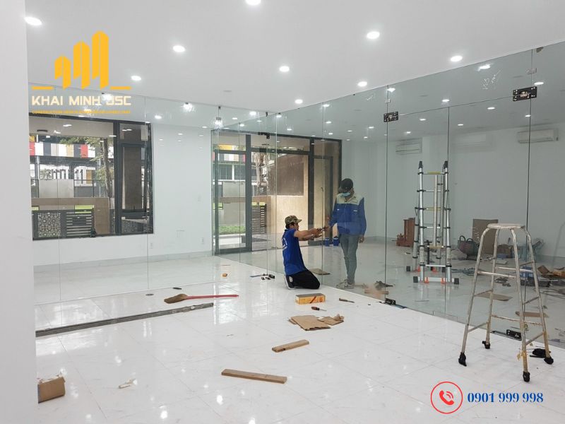 Biện pháp thi công vách kính hai lớp chống ồn cho cao ốc văn phòng